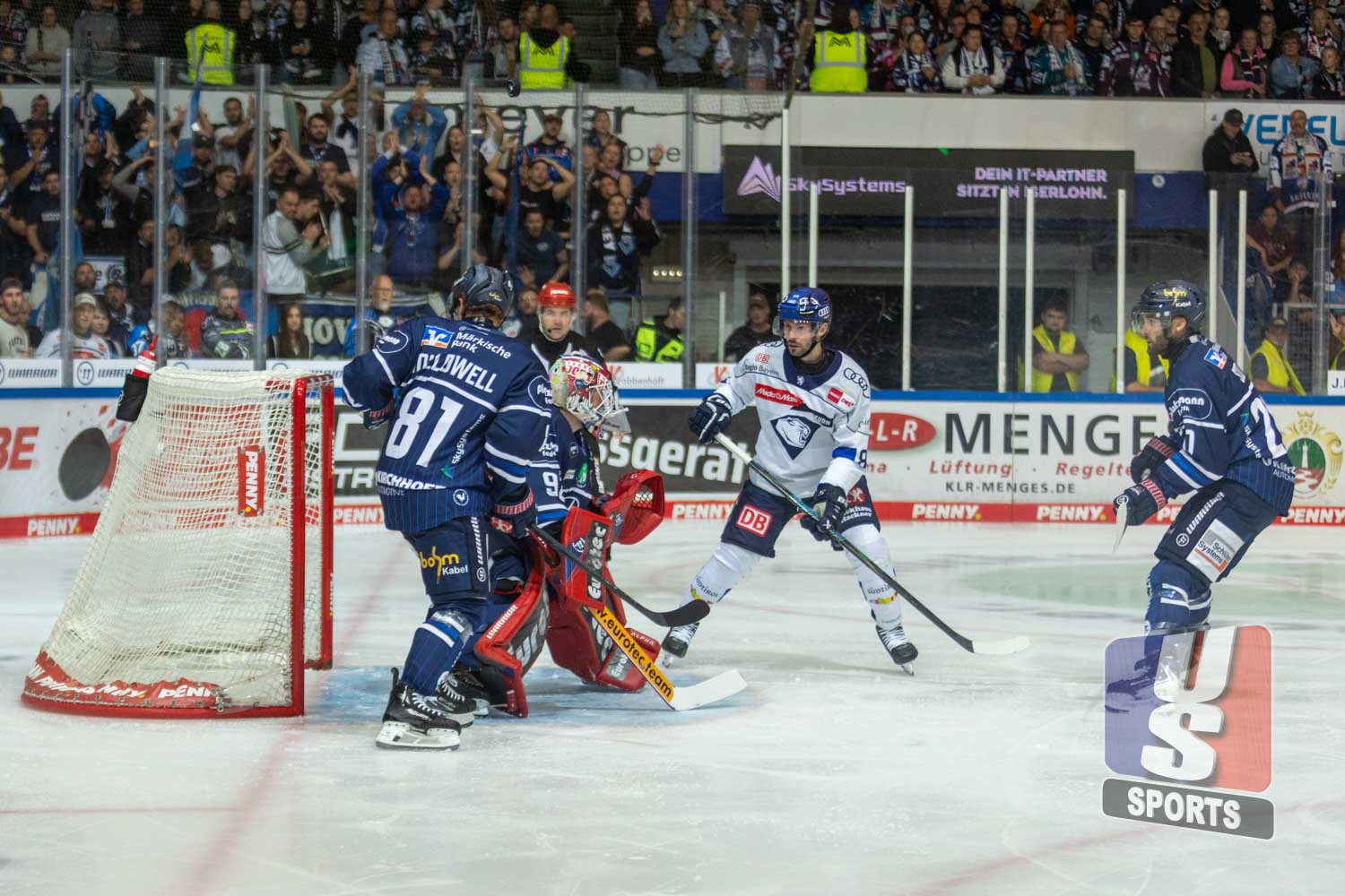 Die Iserlohn Roosters verlien 3:4 zum Saisonauftakt gegen den ERC Ingolstadt (Foto: Jenny Musall)