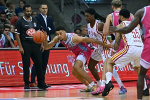 Basketball : Telekom Baskets Bonn - Fitness First Würzburg
