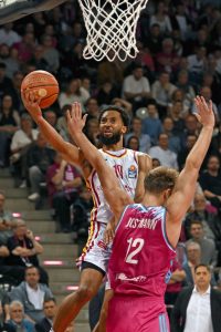 Basketball : Telekom Baskets Bonn - Fitness First Würzburg