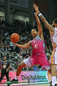 Basketball : Telekom Baskets Bonn - Fitness First Würzburg