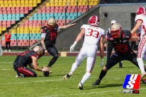 Dominik Eberle (Berlin Thunder, #17) mit dem Fieldgoal-Kick.