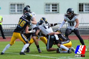 #Austin Osborne (Berlin Rebels, #17) wird gehalten
