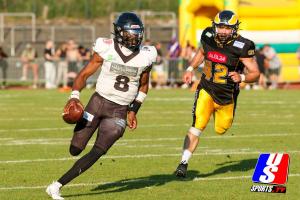 #Tyquell Fields (Berlin Rebels, #08)mit dem Ball.