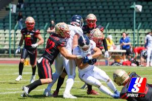 Berlin Thunder in schwarz , Fehèrvàr Enthroners in weiss