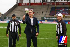 JMG 0403-Coin-Toss